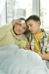 Obraz premium little boy and grandmother in hospital