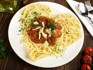 Nudelherz mit Sauce Bolognese
