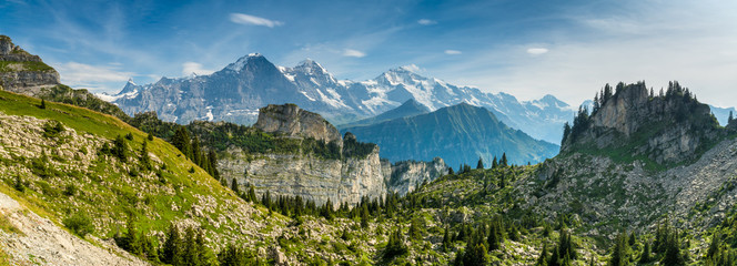 Panorama-Aussicht auf dem Weg zur Schynige Platte mit Eiger, Mönch und Jungfrau