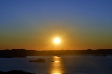 Obraz premium Sonnenuntergang über dem Bolsenasee