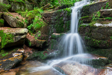 Fototapeta na wymiar waterfall of river myi