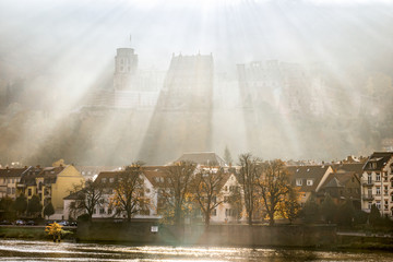 Heidelberger Schloss im Nebel