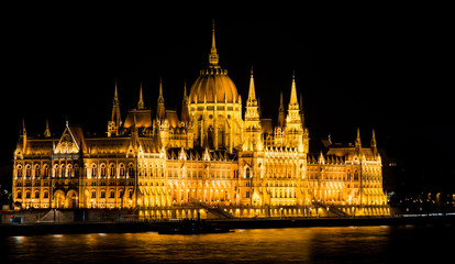 Fototapeta na wymiar Parliament Building in Budapest, night view