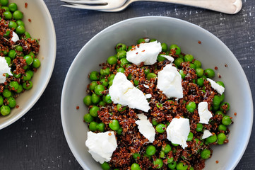 Balanced meal with quinoa - 167974432