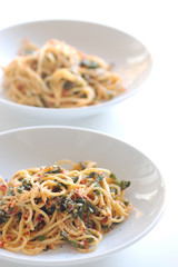 spagetti with chilli oil and basil - 167977042