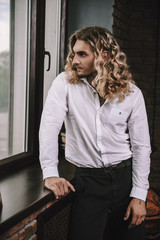 Fototapeta premium guy looking to the window