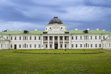 Fototapeta na wymiar Kachanivka palace in Ukraine