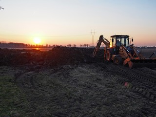 Digger in the sunset © Agnieszka