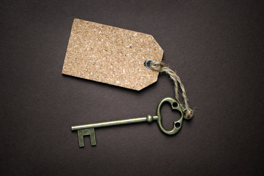 Door key and blank label