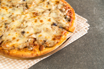 mushroom pizza with miso sauce