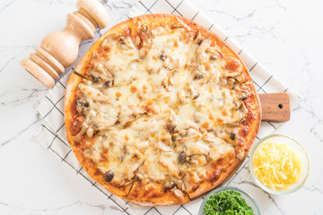 mushroom pizza with miso sauce