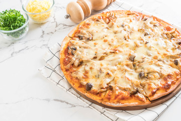 mushroom pizza with miso sauce