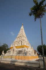 Fototapeta premium White Triangle Pagoda at Wat Chedi Liam in Historic city