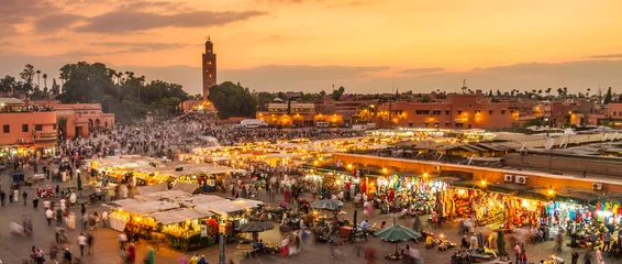 Foto op Plexiglas Jamaa el Fna marktplein, Marrakech, Marokko, Noord-Afrika. Jemaa el-Fnaa, Djema el-Fna of Djemaa el-Fnaa is een beroemd plein en marktplaats in de medinawijk van Marrakech. © kasto