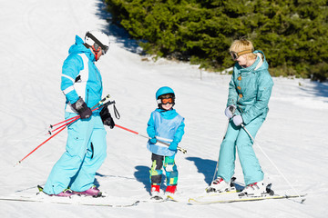 Family skiing