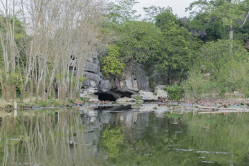 Parfümfluss im Norden Vietnams in der Regenzeit, in Hanoi