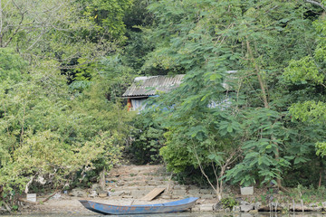 Parfümfluss im Norden Vietnams in der Regenzeit, in Hanoi
