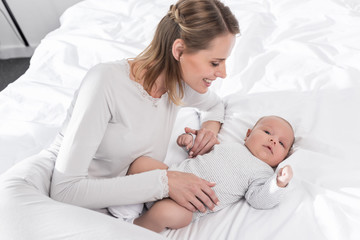 Obraz na płótnie Canvas mother with little baby
