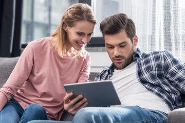 Fototapeta premium couple using digital tablet
