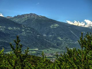 Vue sur Vercorin et les Alpes suisses, depuis la vallée du Rhône