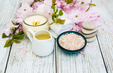 Obraz na płótnie Canvas Spa products with sakura blossom