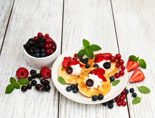 cottage cheese pancake with berries