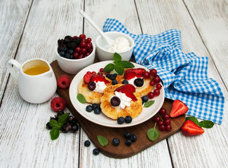 cottage cheese pancake with berries