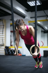 Fototapeta na wymiar Fit young woman workout in gym. Fit woman workout in gym with dramatic lighting.