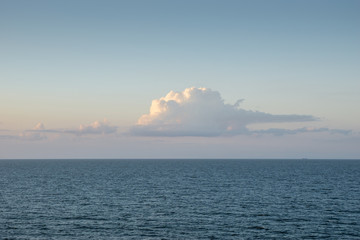 Fototapeta premium beautiful cloud over the ocean