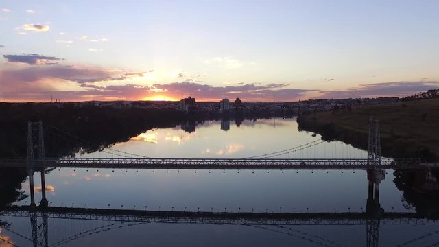 Por do Sol na Ponte Afonso Pena sobre o Rio Paranaiba em Itumbiara Goias