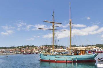 Fototapeta na wymiar Sailboat on Xufre harbor
