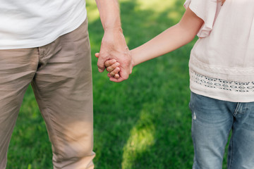 Obraz premium family holding hands