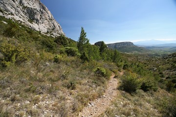 Piste sur la serre de Vingrau