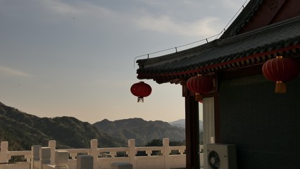 Traditionelles chinesisches Gebäude in der Abenddämmerung