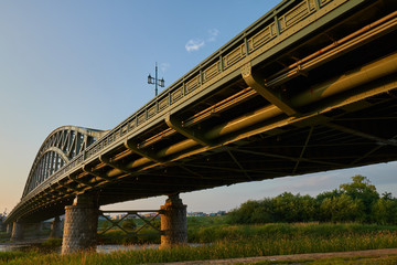 Fototapeta premium 夕陽を浴びる旭橋