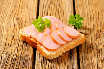 Whole wheat bread with sliced sausage