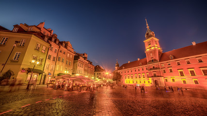 Fototapeta na wymiar Warsaw, Poland: Castle Square and the Royal Castle, Zamek Krolewski w Warszawie at night