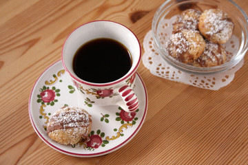 Espresso mit hausgemachtem Mandelgebäck