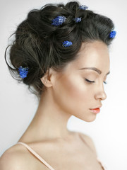 Naklejka premium Beautiful young woman with blue muscari in her hair