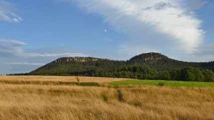 Góry o zachodzie