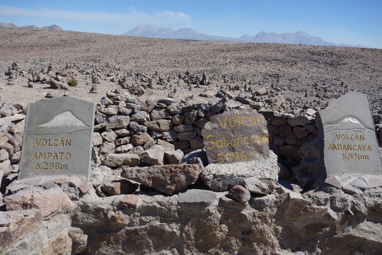 Vulkan in der Steinw&uuml;ste in Peru