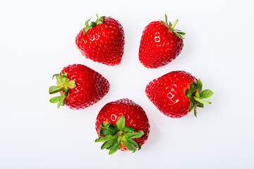 fünf Erdbeeren