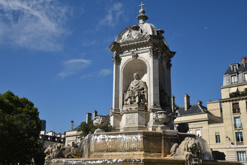 Fototapeta na wymiar Fontaine place Saint Sulpice à Paris, France