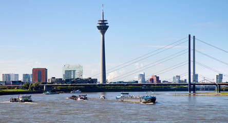 Rhein in Düsseldorf © janvier