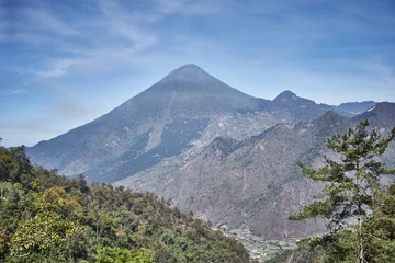 Meubelstickers Santa María Volcano behind a valley / This is a large active volcano in the western highlands of Guatemala next to the city of Quetzaltenango © marako85