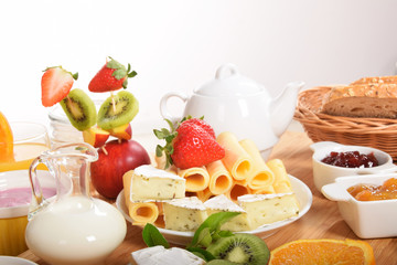 White and yellow cheese with green pepper