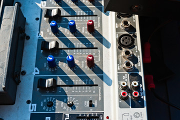 Sound mixing desk