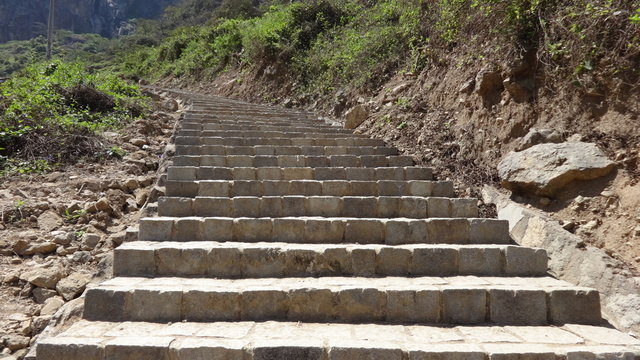 escalera de roca a la Cruz de Motupe