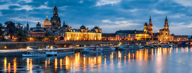 Skyline von Dresden bei Nacht, Sachsen, Deutschland