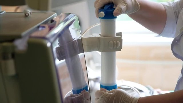 The nurse sets the filter apparatus for hemodialysis
